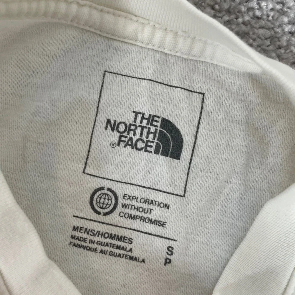 North Face T Shirt Mens Small Mountain Graphic Hiking White‎